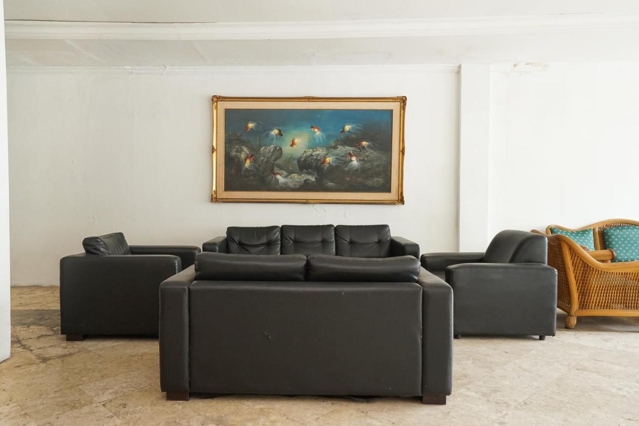 Homestay 3 Сурабая Екстериор снимка